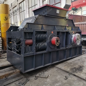 1500x1000超大型對輥式制砂機發往湖北