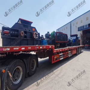 1200*1200雙齒輥破碎機，兩臺900*900軌道移動雙齒輥破碎機發往云南