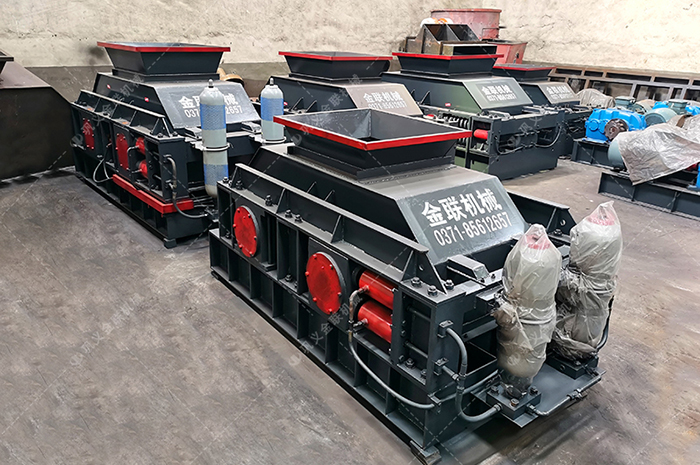 2PGY1000X700型全自動液壓對輥破碎機發往河北