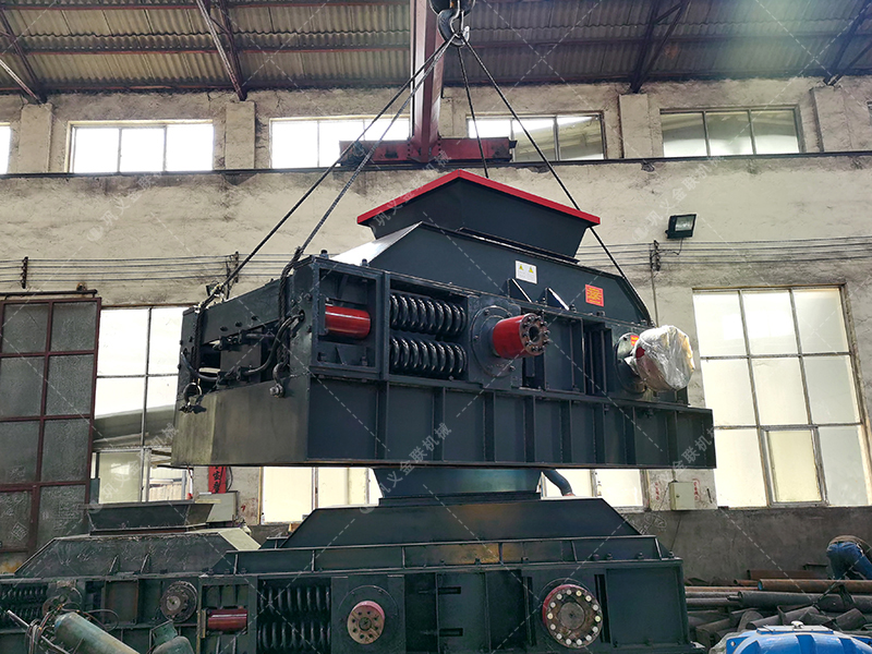 2PG1007型半自動液壓對輥制砂機發往河南