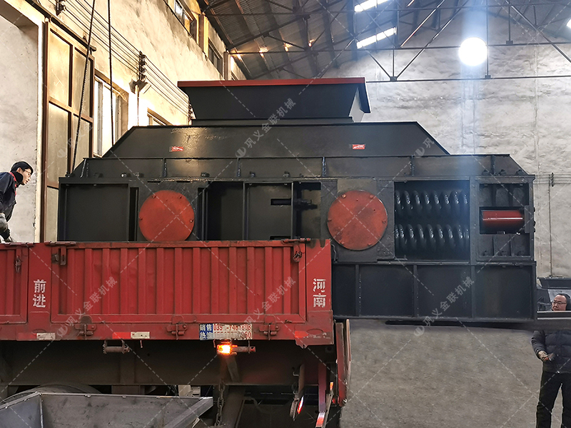 1500x1000型鵝卵石破碎機 兩臺大型破碎機發往新疆