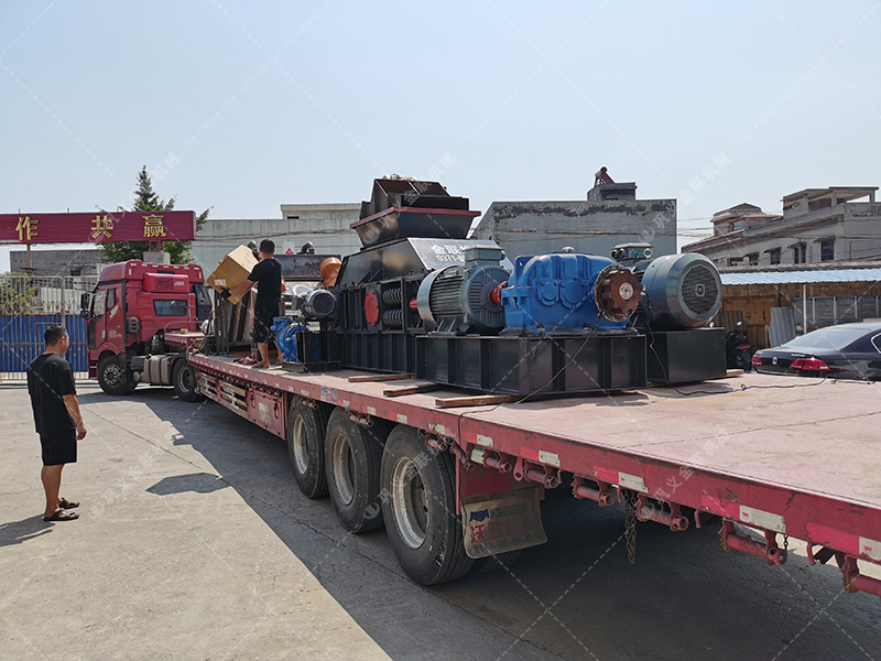 1500x800對輥制砂機 大型制砂機設備發貨