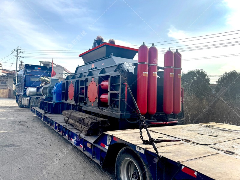 時產120噸液壓對輥制砂機——打造高能效的生產典范 時產120噸液壓對輥制砂機——打造高能效的生產典范