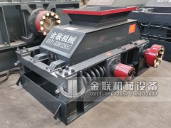 兩臺中小型直連對輥破碎機發往河南